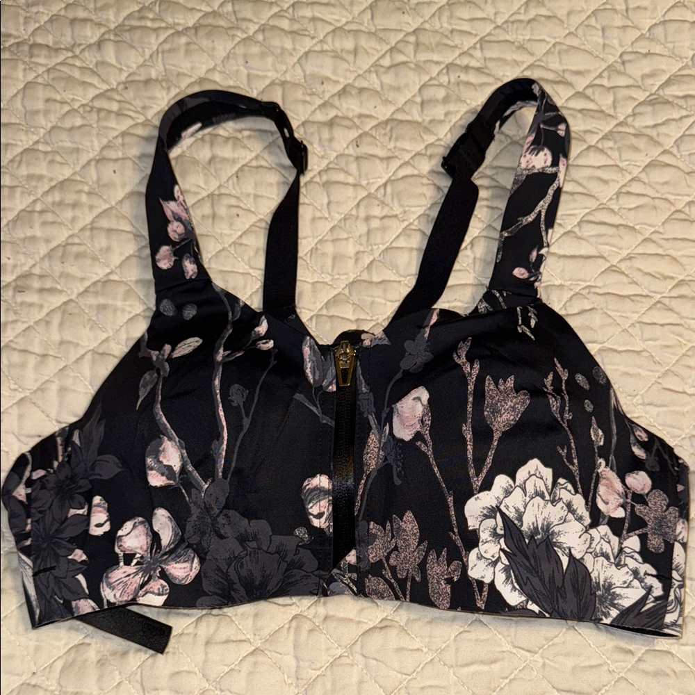 NWOT Victoria's Secret Knockout Black Floral Zip-Front Sports Bra 36B
